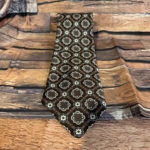 Vintage Johnny Carson Tie Brown Geometric Medallion Pattern Poly Men's Classic